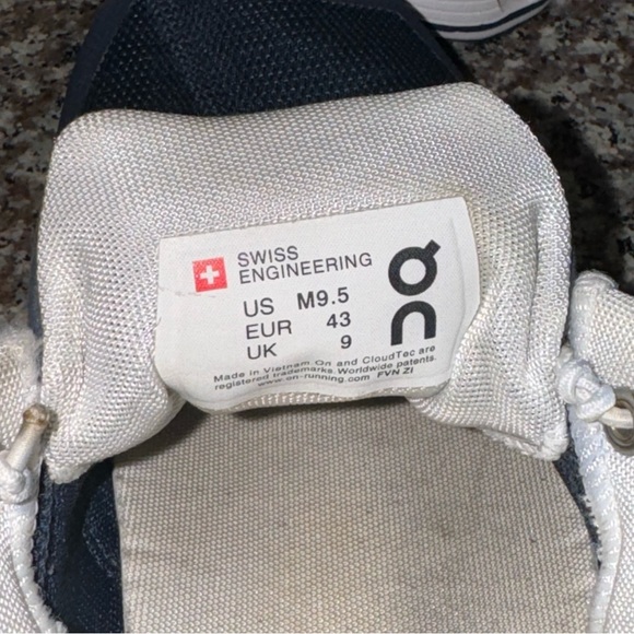 On Running Mens Sneakers - Picture 4 of 9